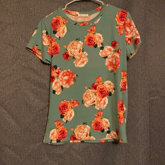 Boutique style Tee - Picture 1 of 5